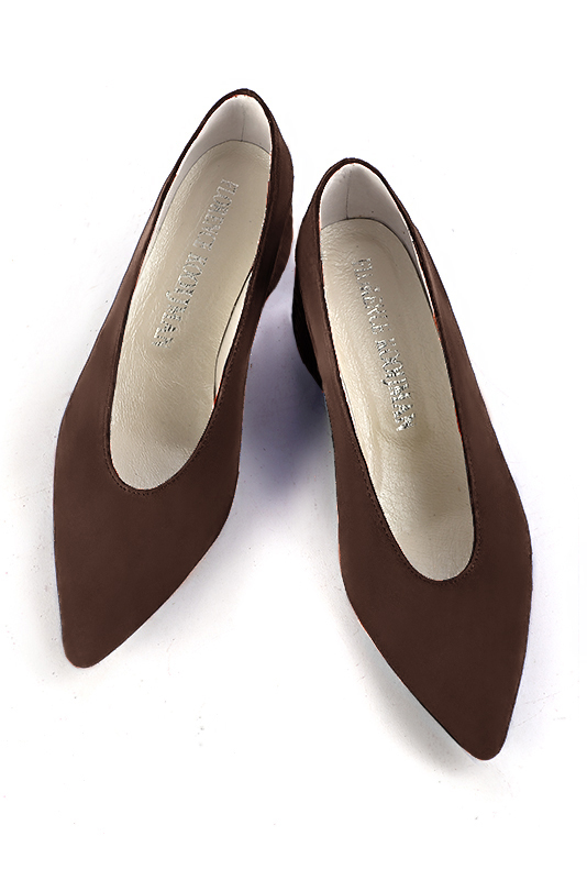 Dark brown women's dress pumps, with a round neckline. Tapered toe. Medium flare heels. Top view - Florence KOOIJMAN