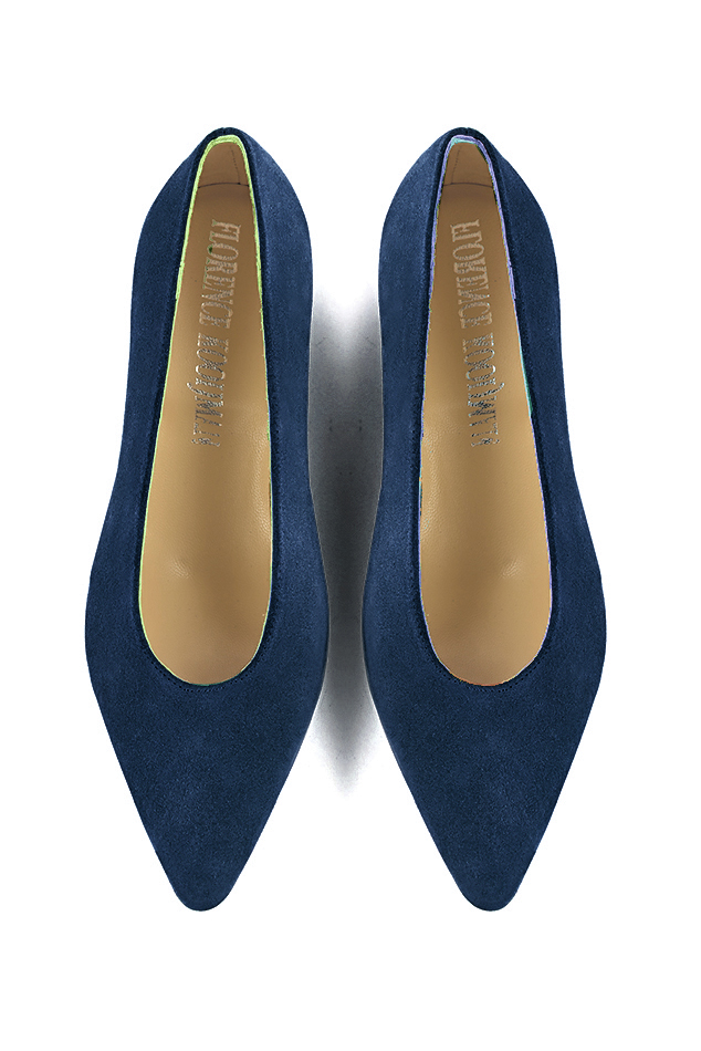 Navy blue women's dress pumps, with a round neckline. Tapered toe. Medium block heels. Top view - Florence KOOIJMAN