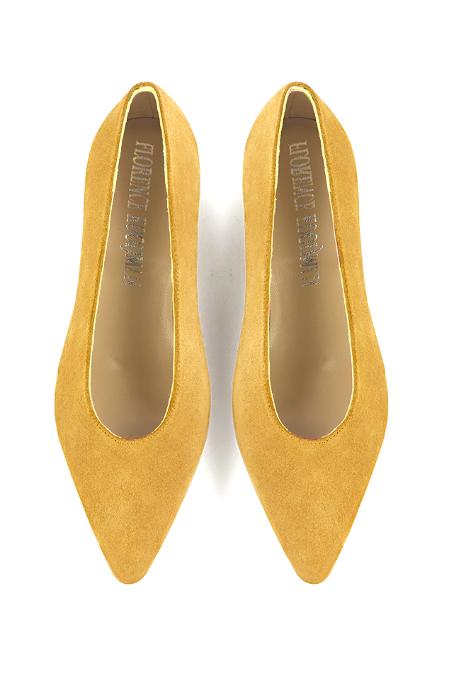 Mustard yellow women's dress pumps, with a round neckline. Tapered toe. Medium block heels. Top view - Florence KOOIJMAN