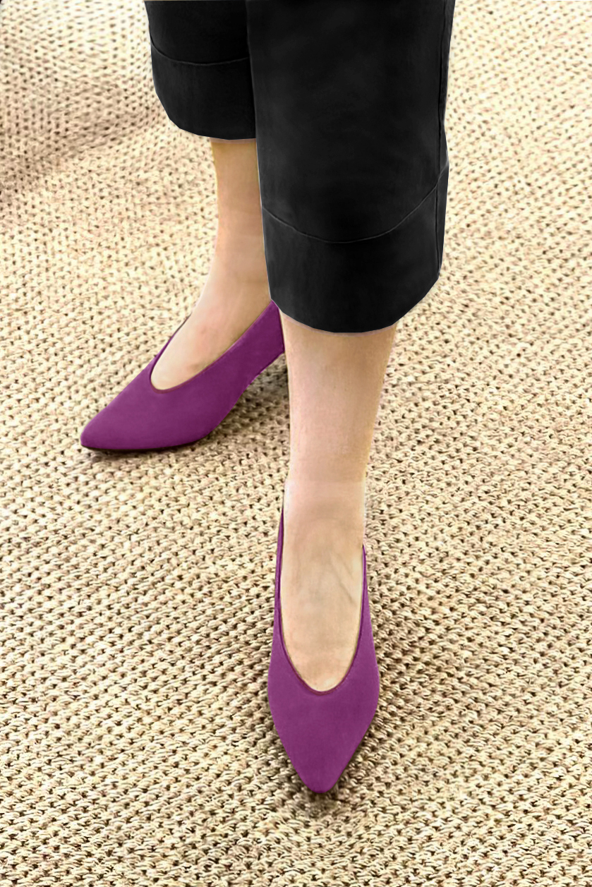 Mulberry purple women's dress pumps, with a round neckline. Tapered toe. Low flare heels. Worn view - Florence KOOIJMAN