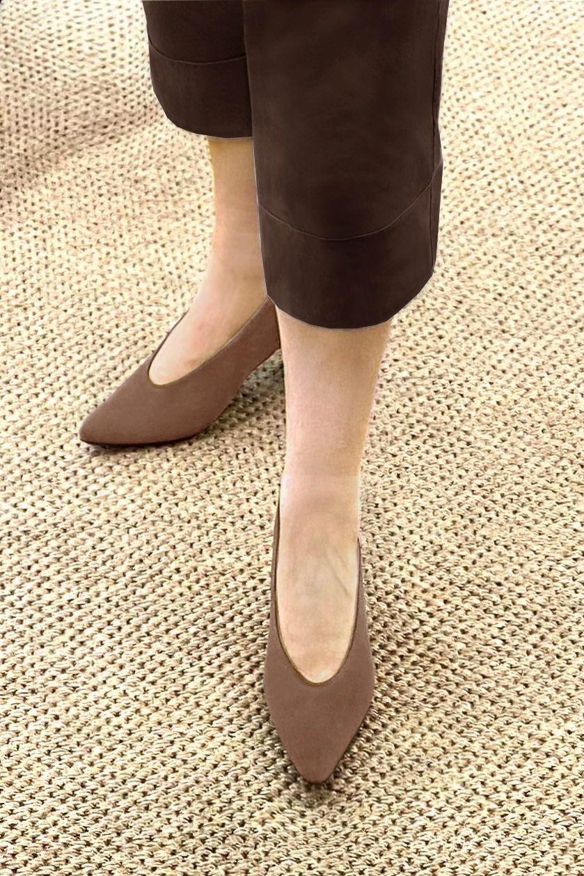 French elegance and refinement for these chocolate brown dress pumps, with a round neckline, 
                available in many subtle leather and colour combinations. To be declined according to your choice of materials and colors.
This beautiful enveloping pump will fit your foot without binding it.
Find the spirit of the "Eigthies" in its look. 
                Matching clutches for parties, ceremonies and weddings.   
                You can customize these shoes to perfectly match your tastes or needs, and have a unique model.  
                Choice of leathers, colours, knots and heels. 
                Wide range of materials and shades carefully chosen.  
                Rich collection of flat, low, mid and high heels.  
                Small and large shoe sizes - Florence KOOIJMAN