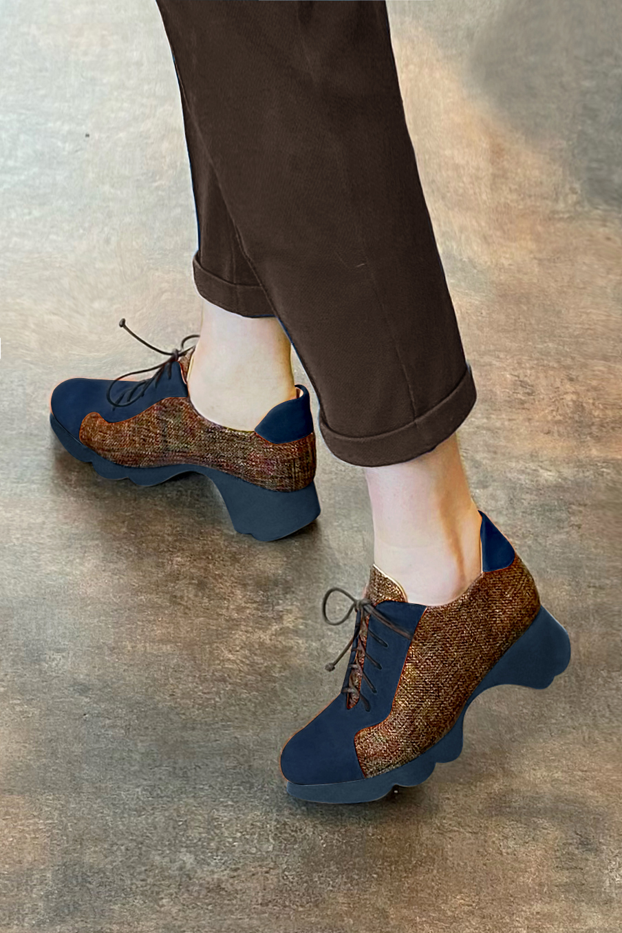 Navy blue and terracotta orange women's casual lace-up shoes.. Worn view - Florence KOOIJMAN