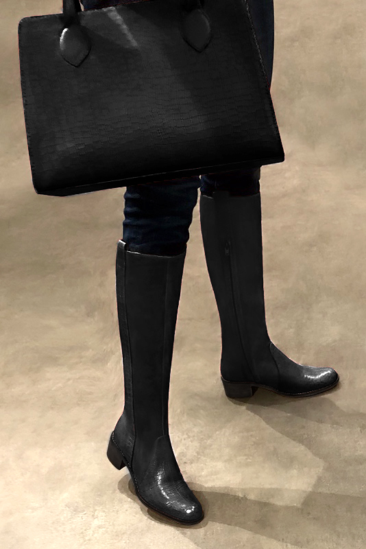 Satin black women's riding knee-high boots. Round toe. Low leather soles. Made to measure. Worn view - Florence KOOIJMAN