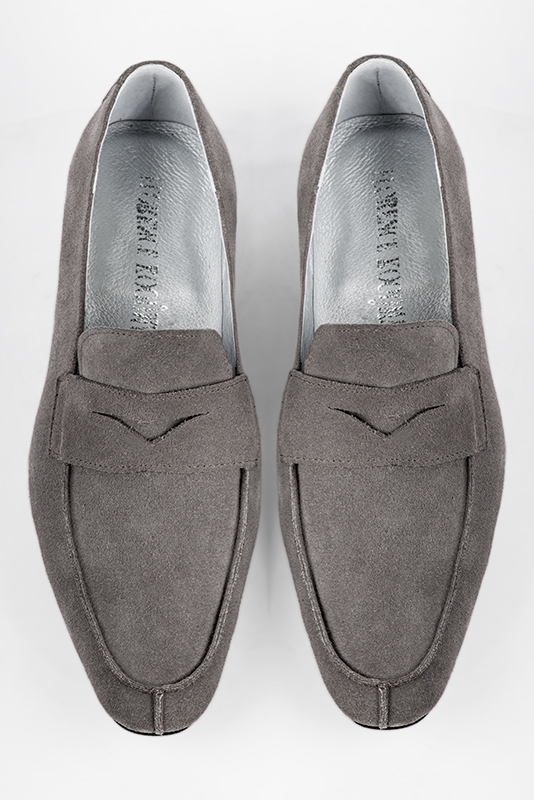 Pebble grey dress loafers for men. Round toe. Flat leather soles. Top view - Florence KOOIJMAN