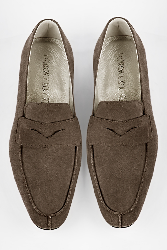 Chocolate brown dress loafers for men. Round toe. Flat leather soles. Top view - Florence KOOIJMAN