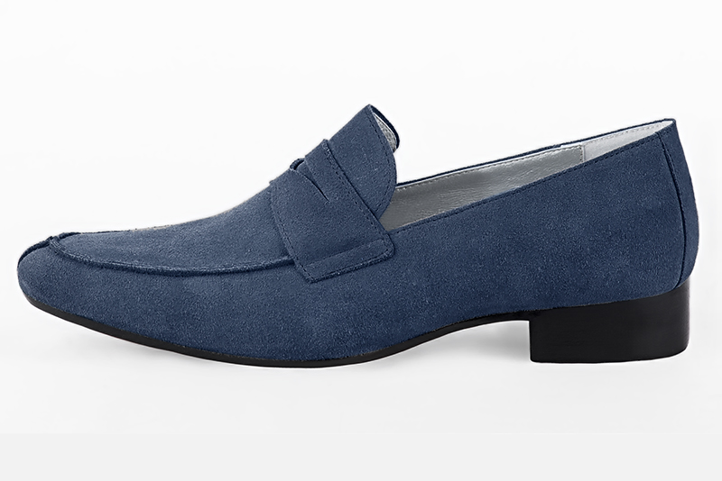 Denim blue dress loafers for men. Round toe. Flat leather soles. Profile view - Florence KOOIJMAN