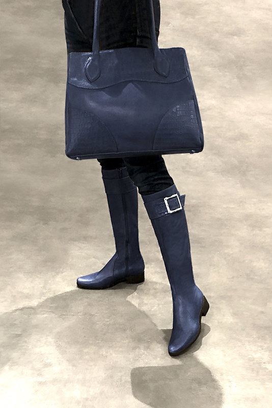 Navy blue women's dress handbag, matching pumps and belts. Worn view - Florence KOOIJMAN