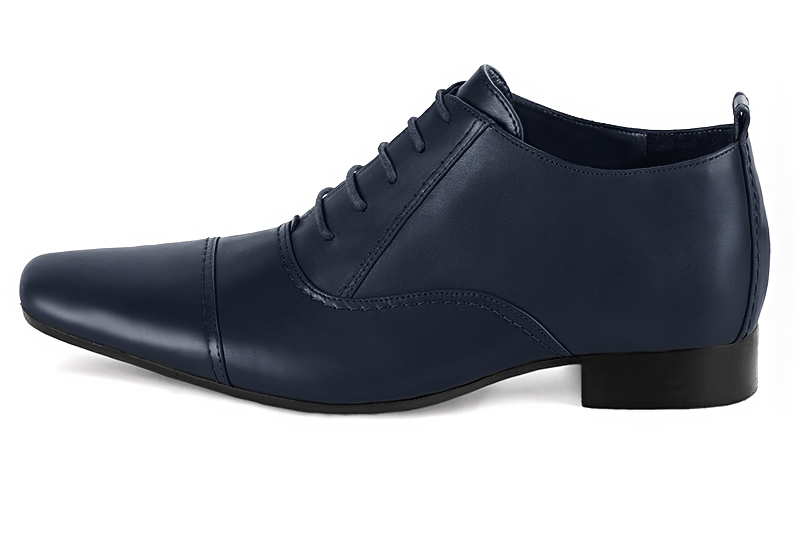 Navy blue lace-up dress shoes for men. Round toe. Flat leather soles. Profile view - Florence KOOIJMAN