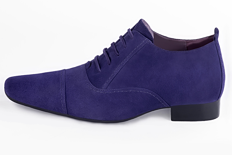 Violet purple lace-up dress shoes for men. Round toe. Flat leather soles. Profile view - Florence KOOIJMAN