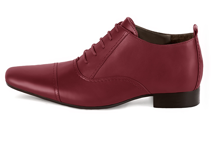 Cardinal red lace-up dress shoes for men. Round toe. Flat leather soles. Profile view - Florence KOOIJMAN