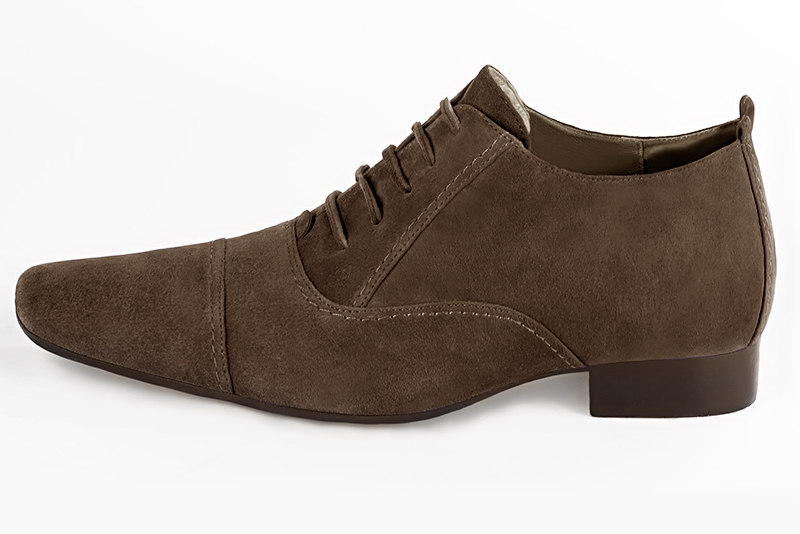 Chocolate brown lace-up dress shoes for men. Round toe. Flat leather soles. Profile view - Florence KOOIJMAN
