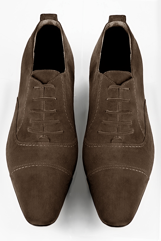 Chocolate brown lace-up dress shoes for men. Round toe. Flat leather soles. Top view - Florence KOOIJMAN
