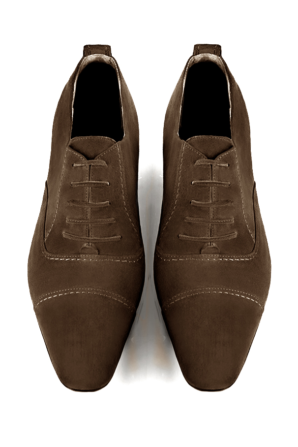 Chocolate brown lace-up dress shoes for men. Round toe. Flat leather soles. Top view - Florence KOOIJMAN