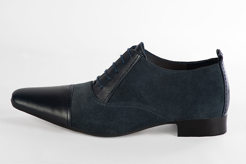 Satin black lace-up dress shoes for men. Round toe. Flat leather soles. Profile view - Florence KOOIJMAN