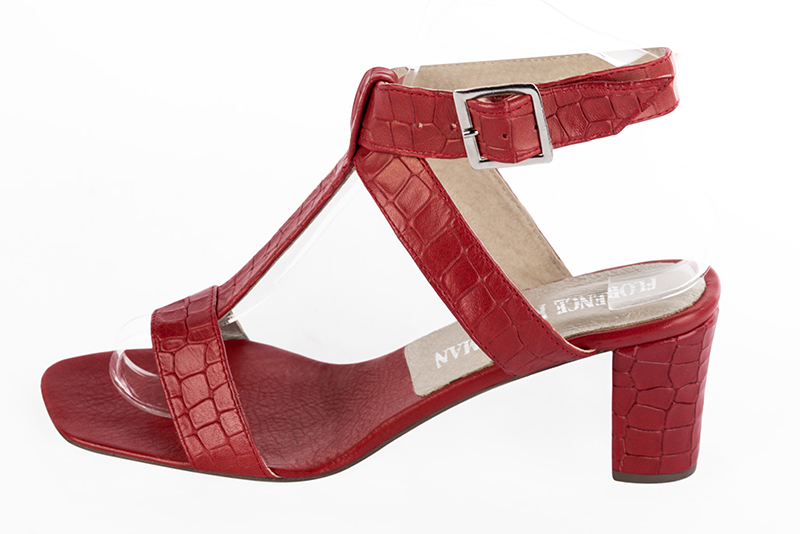 Scarlet red women's fully open sandals, with an instep strap. Square toe. Medium block heels. Profile view - Florence KOOIJMAN