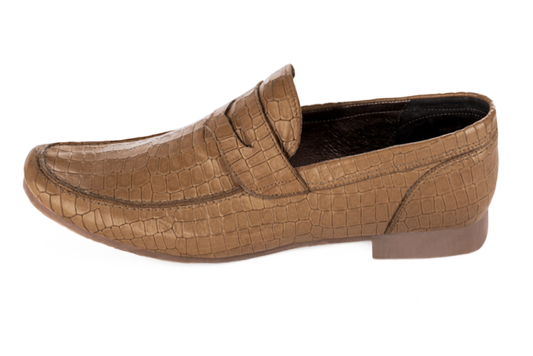 Camel beige dress loafers for men. Round toe. Flat leather soles. Profile view - Florence KOOIJMAN