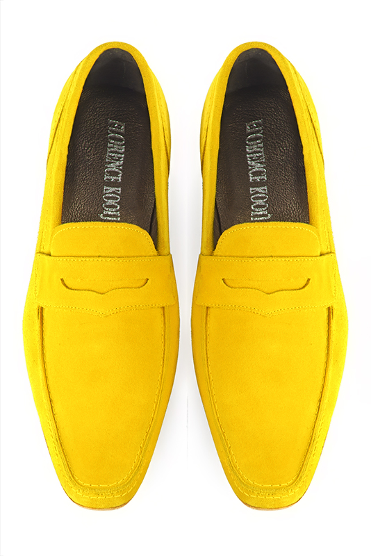Yellow dress loafers for men. Round toe. Flat leather soles. Top view - Florence KOOIJMAN