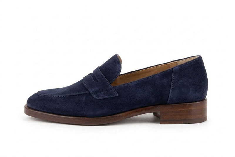 Women's navy blue lug-sole loafers with round toe and chunky rubber lug sole - Profile view