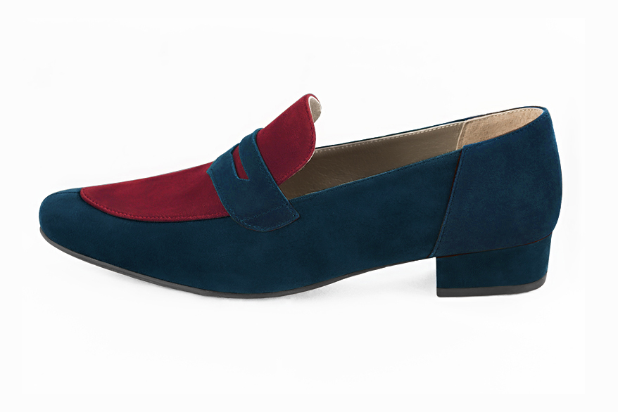 Navy blue and burgundy red women's essential loafers. Round toe. Low block heels. Profile view - Florence KOOIJMAN