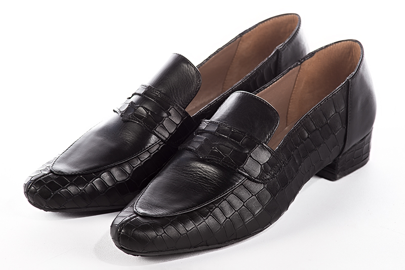 Satin black women's essential loafers. Round toe. Low block heels. Front view - Florence KOOIJMAN