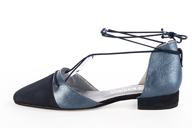 Navy blue women's open side shoes, with lace straps. Square toe. Flat block heels. Profile view - Florence KOOIJMAN