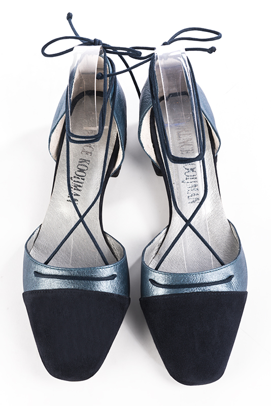 Navy blue women's open side shoes, with lace straps. Square toe. Flat block heels. Top view - Florence KOOIJMAN