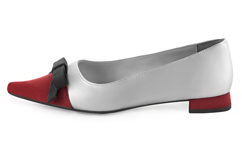 Cardinal red, light silver and dark grey women's ballet pumps, with low heels. Pointed toe. Flat flare heels. Profile view - Florence KOOIJMAN