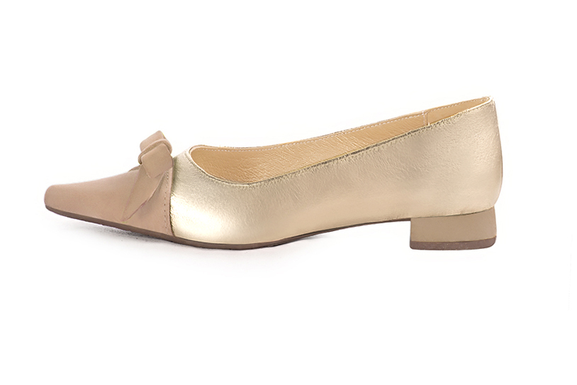 Tan beige and gold women's ballet pumps, with low heels. Pointed toe. Flat flare heels. Profile view - Florence KOOIJMAN