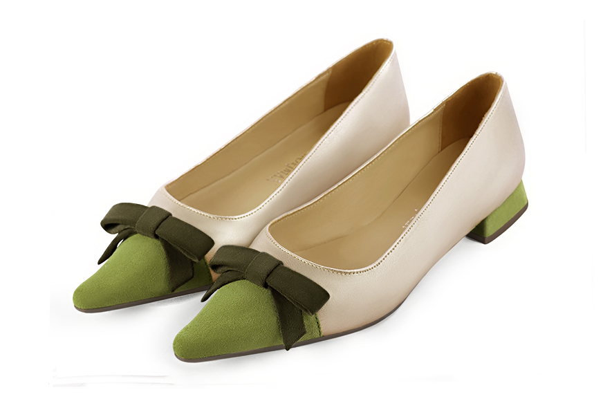 Pistachio green and gold women's ballet pumps, with low heels. Pointed toe. Flat flare heels. Front view - Florence KOOIJMAN