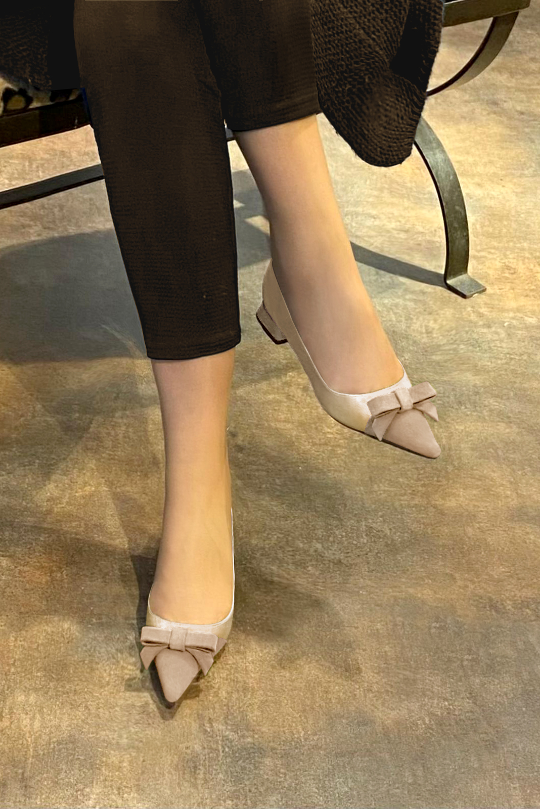 Tan beige and gold women's ballet pumps, with low heels. Pointed toe. Flat flare heels. Worn view - Florence KOOIJMAN