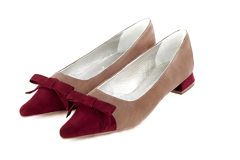 Burgundy red and biscuit beige women's ballet pumps, with low heels. Pointed toe. Flat flare heels. Front view - Florence KOOIJMAN