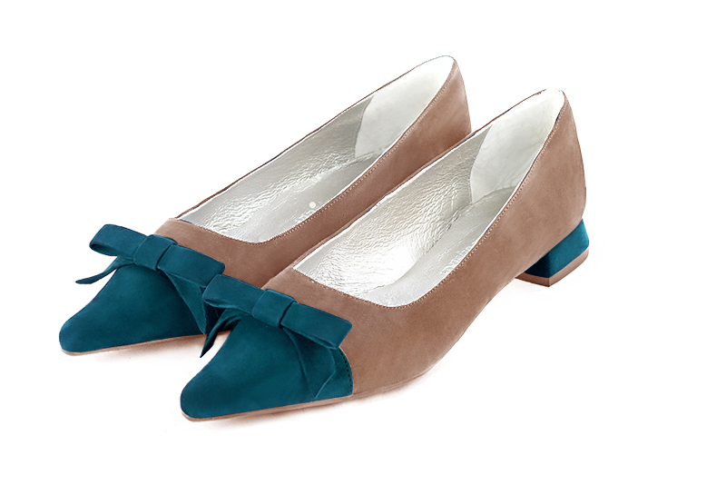 Peacock blue and biscuit beige women's ballet pumps, with low heels. Pointed toe. Flat flare heels. Front view - Florence KOOIJMAN