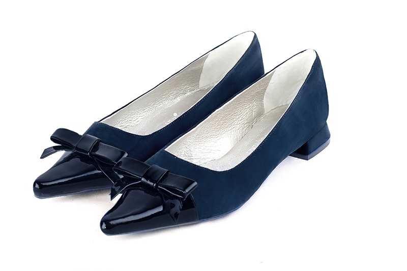 Navy blue women's ballet pumps, with low heels. Pointed toe. Flat flare heels - Florence KOOIJMAN