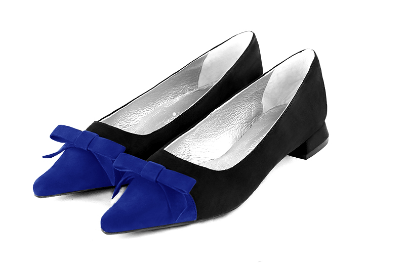 Electric blue and matt black women's ballet pumps, with low heels. Pointed toe. Flat flare heels - Florence KOOIJMAN