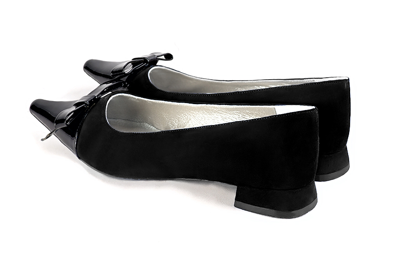 Gloss black women's ballet pumps, with low heels. Pointed toe. Flat flare heels. Rear view - Florence KOOIJMAN