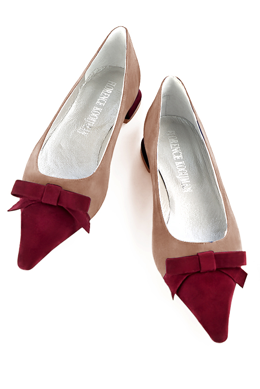 Burgundy red and biscuit beige women's ballet pumps, with low heels. Pointed toe. Flat flare heels. Top view - Florence KOOIJMAN