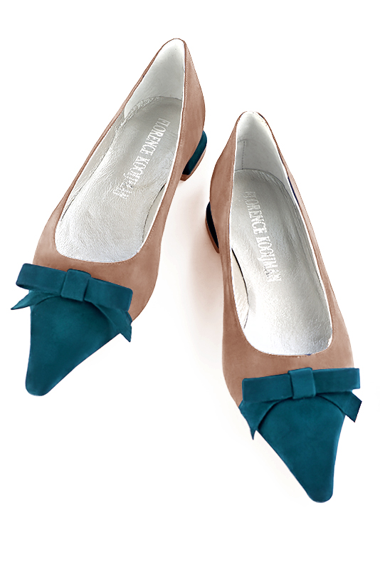 Peacock blue and biscuit beige women's ballet pumps, with low heels. Pointed toe. Flat flare heels. Top view - Florence KOOIJMAN