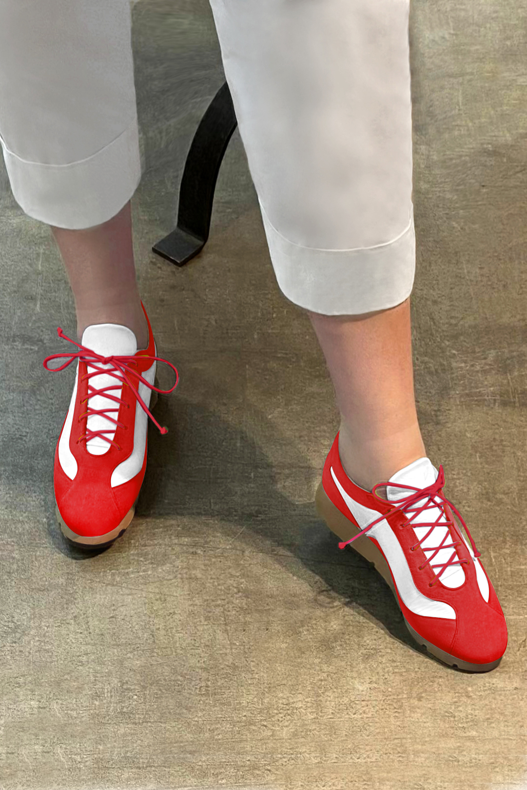 Scarlet red and pure white women's elegant sneakers. Round toe. Flat rubber soles. Worn view - Florence KOOIJMAN