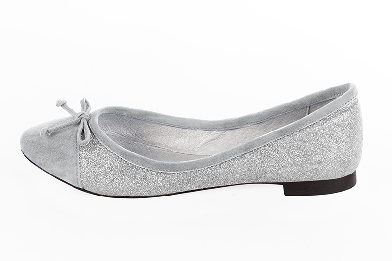 Pearl grey and light silver women's ballet pumps, with flat heels. Round toe. Flat leather soles. Profile view - Florence KOOIJMAN
