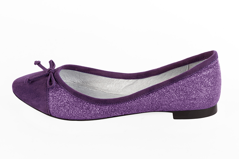 Amethyst purple women's ballet pumps, with flat heels. Round toe. Flat leather soles. Profile view - Florence KOOIJMAN
