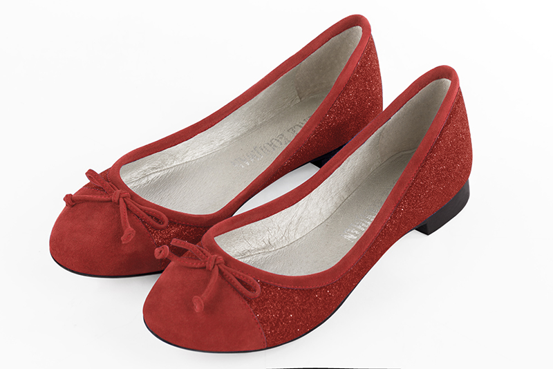 Cardinal red women's ballet pumps, with flat heels. Round toe. Flat leather soles. Front view - Florence KOOIJMAN