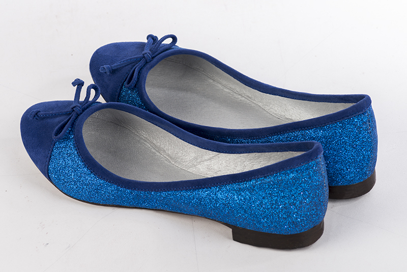 Electric blue women's ballet pumps, with flat heels. Round toe. Flat leather soles. Rear view - Florence KOOIJMAN