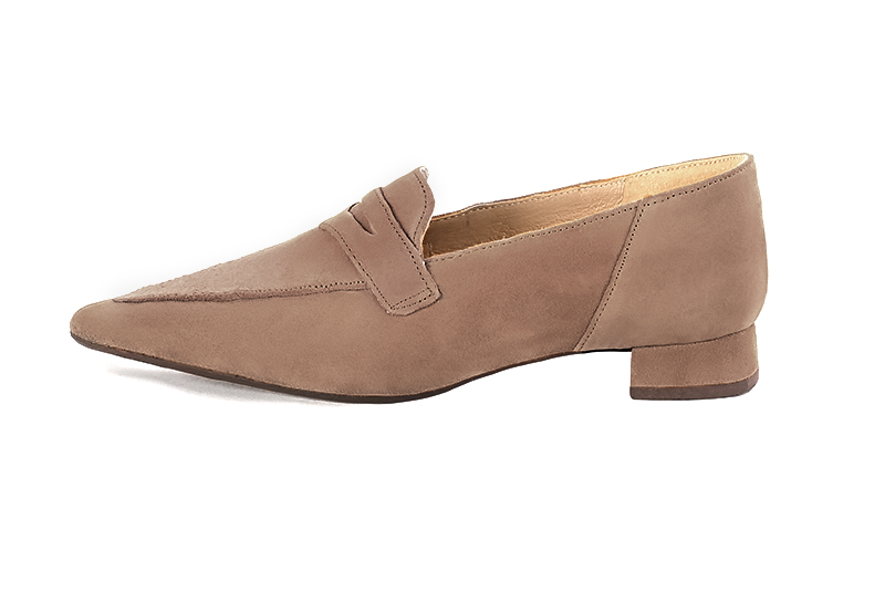 Biscuit beige women's essential loafers. Pointed toe. Flat flare heels. Profile view - Florence KOOIJMAN