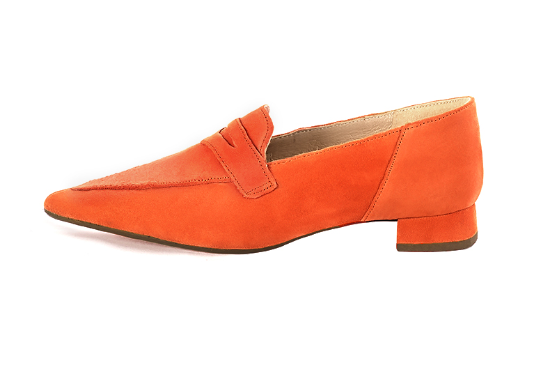 Clementine orange women's essential loafers. Pointed toe. Flat flare heels. Profile view - Florence KOOIJMAN