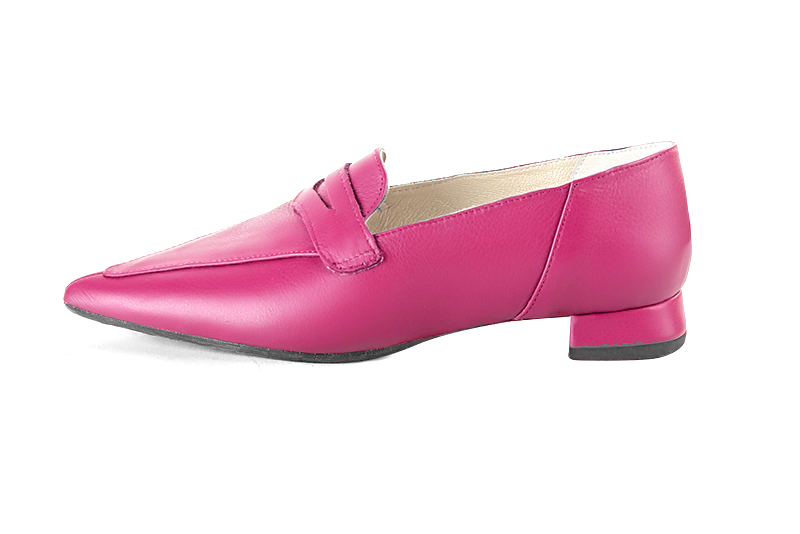 Fuschia pink women's essential loafers. Pointed toe. Flat flare heels. Profile view - Florence KOOIJMAN