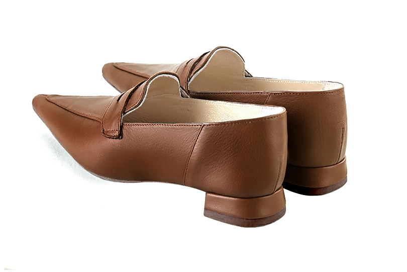 Caramel brown women's essential loafers. Pointed toe. Flat flare heels. Rear view - Florence KOOIJMAN