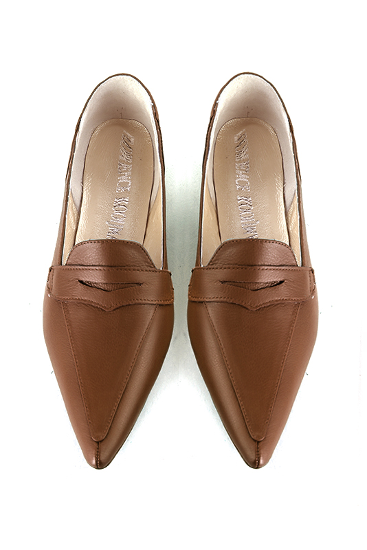 Caramel brown women's essential loafers. Pointed toe. Flat flare heels. Top view - Florence KOOIJMAN