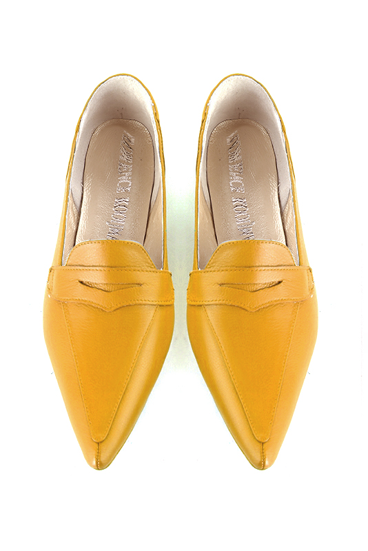 Mustard yellow women's essential loafers. Pointed toe. Flat flare heels. Top view - Florence KOOIJMAN