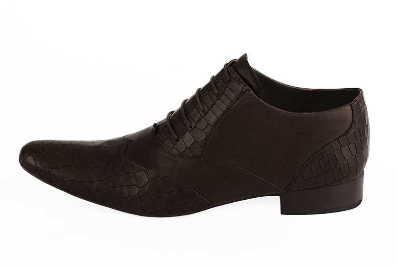 Dark brown lace-up dress shoes for men. Round toe. Flat leather soles. Profile view - Florence KOOIJMAN