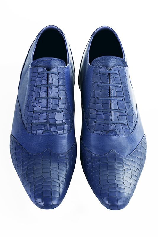 Electric blue lace-up dress shoes for men. Round toe. Flat leather soles. Top view - Florence KOOIJMAN